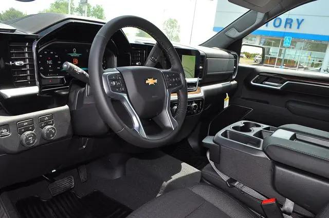 2026 Chevrolet Silverado 1500 4WD Crew Cab Short Bed LT with 2FL