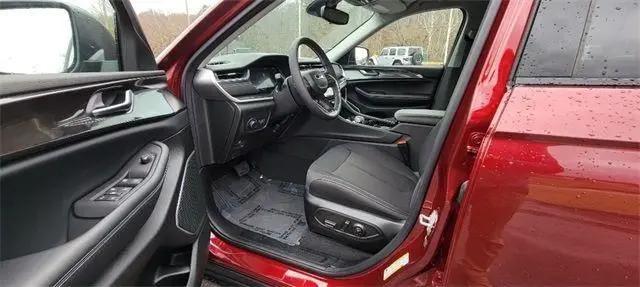 2022 Jeep Grand Cherokee L Laredo 4x2