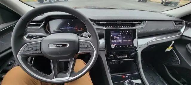 2022 Jeep Grand Cherokee L Laredo 4x2