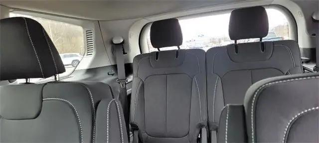 2022 Jeep Grand Cherokee L Laredo 4x2