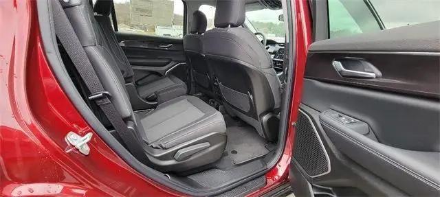 2022 Jeep Grand Cherokee L Laredo 4x2