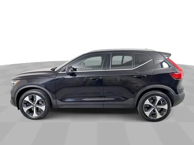 2024 Volvo XC40 B5 Plus Bright Theme