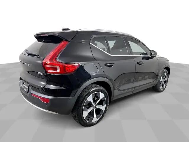 2024 Volvo XC40 B5 Plus Bright Theme