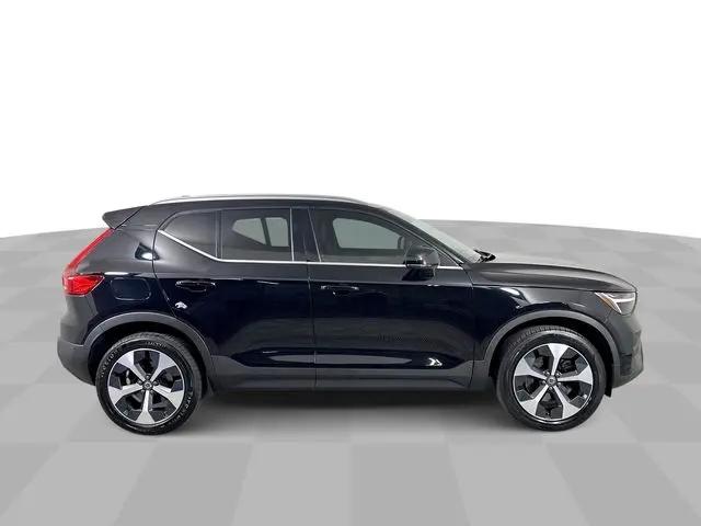 2024 Volvo XC40 B5 Plus Bright Theme