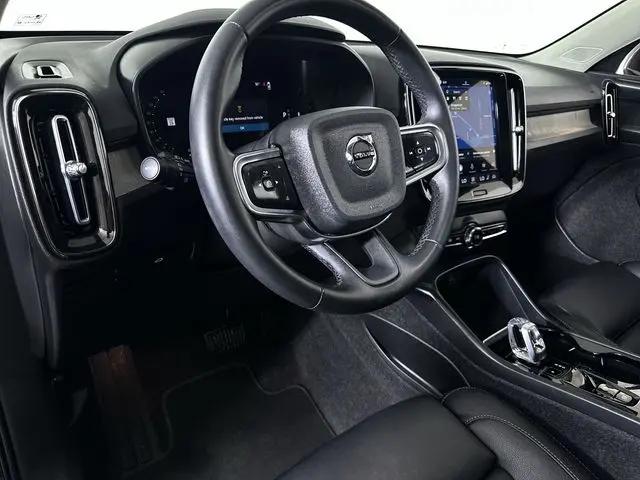 2024 Volvo XC40 B5 Plus Bright Theme