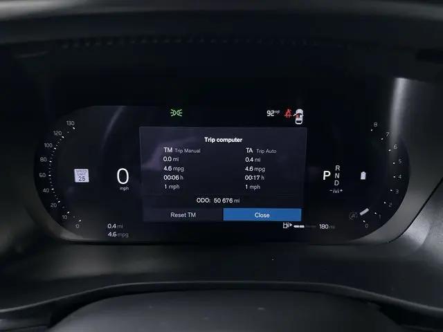 2024 Volvo XC40 B5 Plus Bright Theme