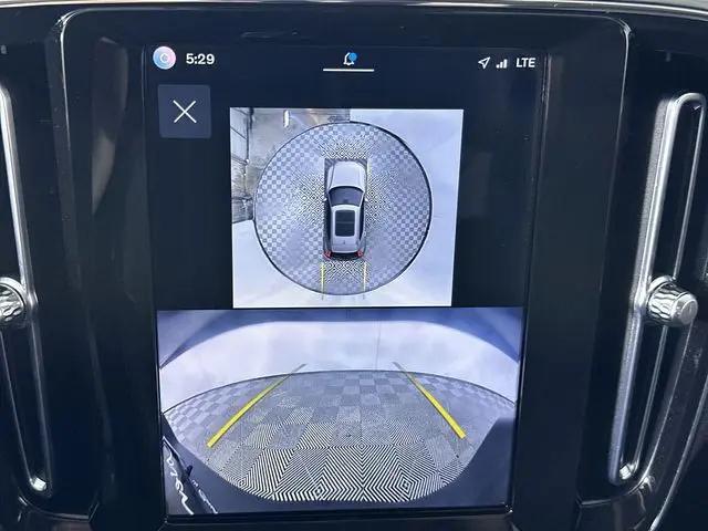 2024 Volvo XC40 B5 Plus Bright Theme