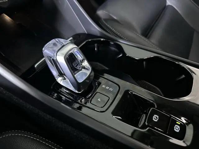 2024 Volvo XC40 B5 Plus Bright Theme