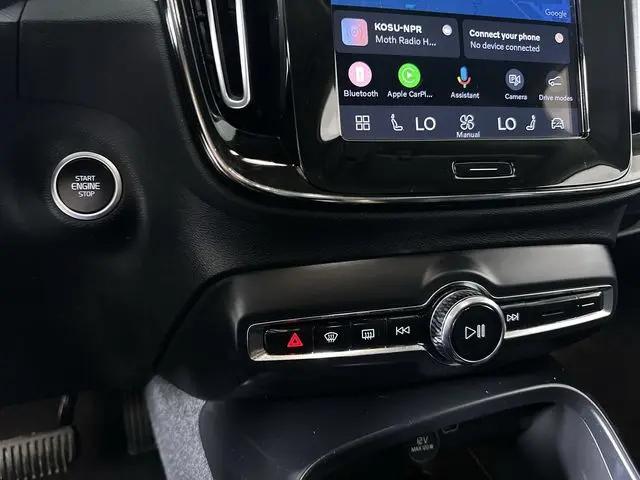 2024 Volvo XC40 B5 Plus Bright Theme