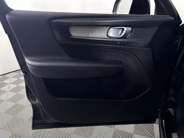 2024 Volvo XC40 B5 Plus Bright Theme