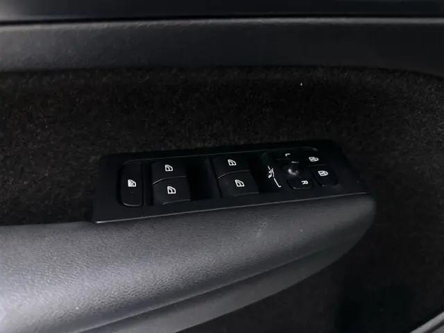 2024 Volvo XC40 B5 Plus Bright Theme