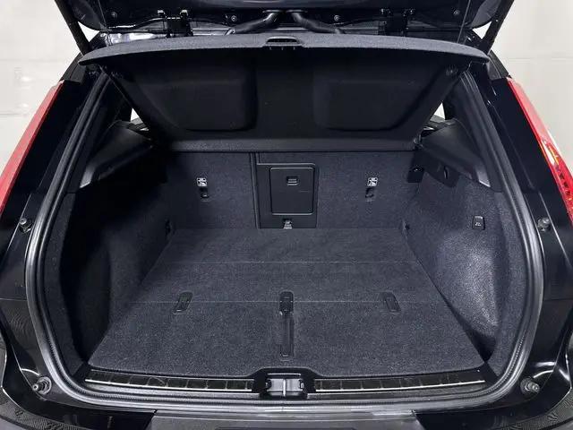 2024 Volvo XC40 B5 Plus Bright Theme