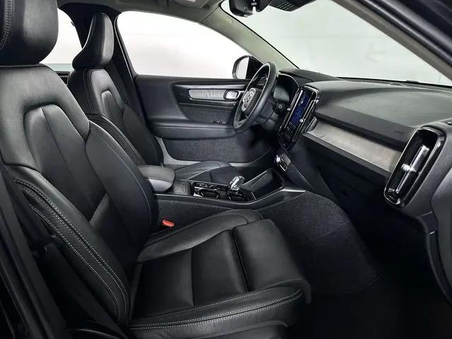 2024 Volvo XC40 B5 Plus Bright Theme