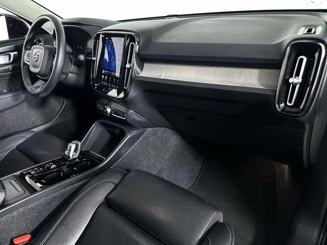 2024 Volvo XC40 B5 Plus Bright Theme