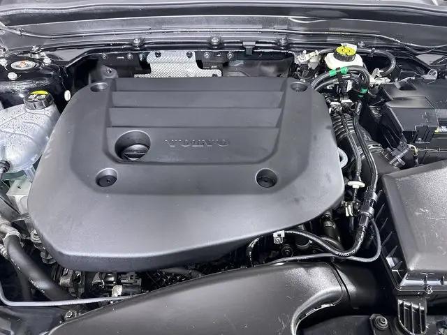 2024 Volvo XC40 B5 Plus Bright Theme