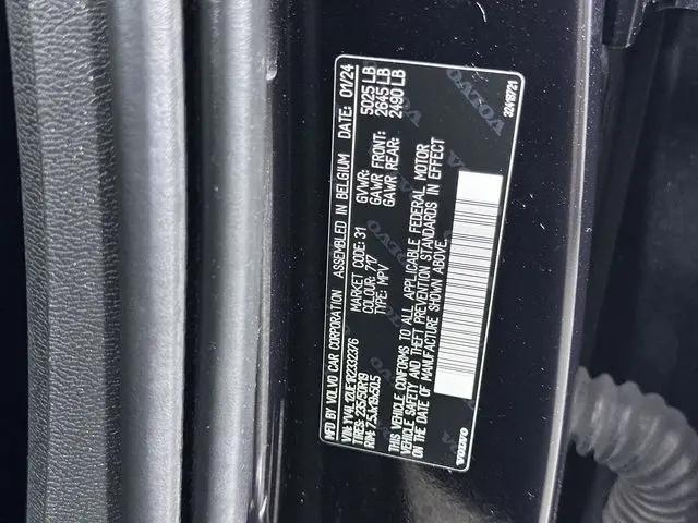 2024 Volvo XC40 B5 Plus Bright Theme