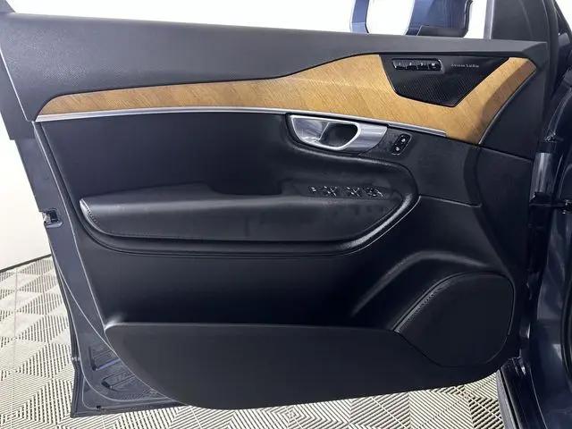 2023 Volvo XC90 Recharge T8 Plus 6-Seater