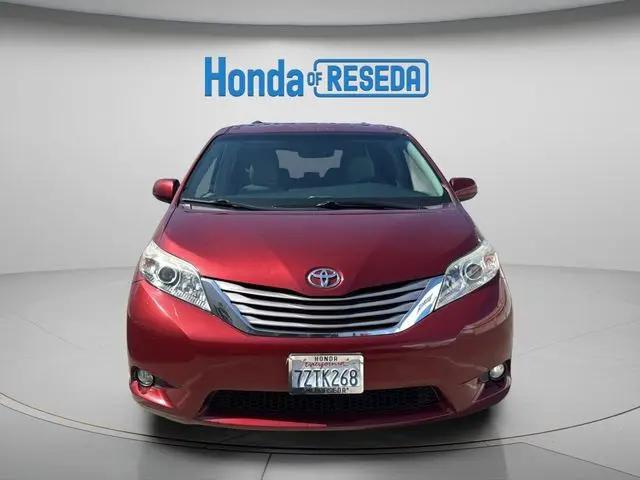 2017 Toyota Sienna XLE 8 Passenger