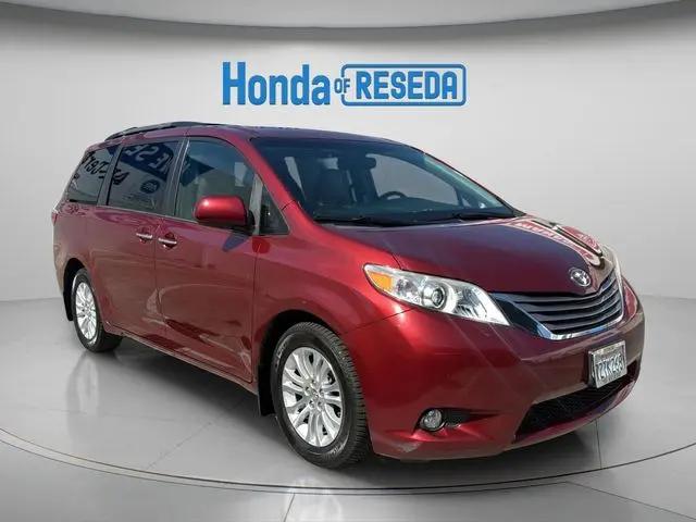 2017 Toyota Sienna XLE 8 Passenger