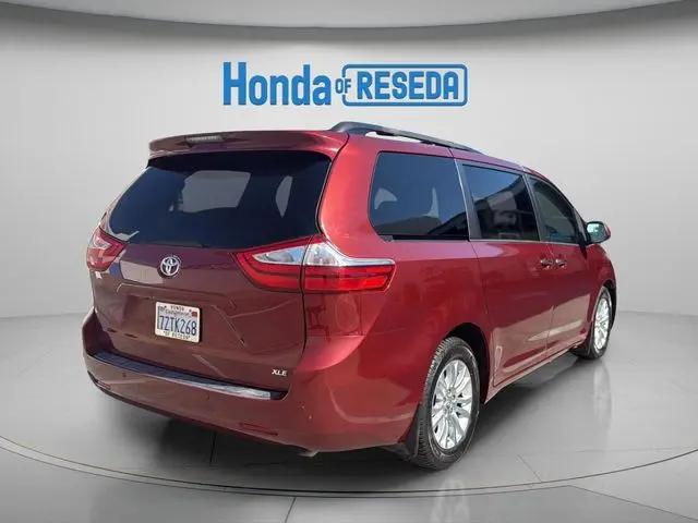 2017 Toyota Sienna XLE 8 Passenger