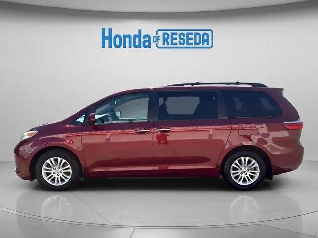 2017 Toyota Sienna XLE 8 Passenger