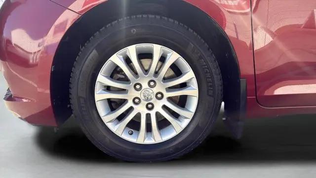 2017 Toyota Sienna XLE 8 Passenger