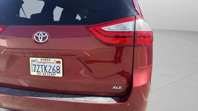2017 Toyota Sienna XLE 8 Passenger