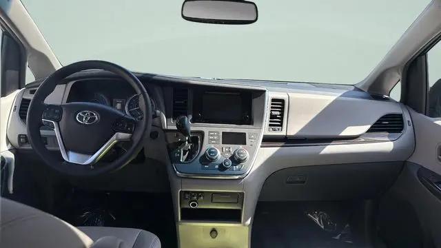 2017 Toyota Sienna XLE 8 Passenger