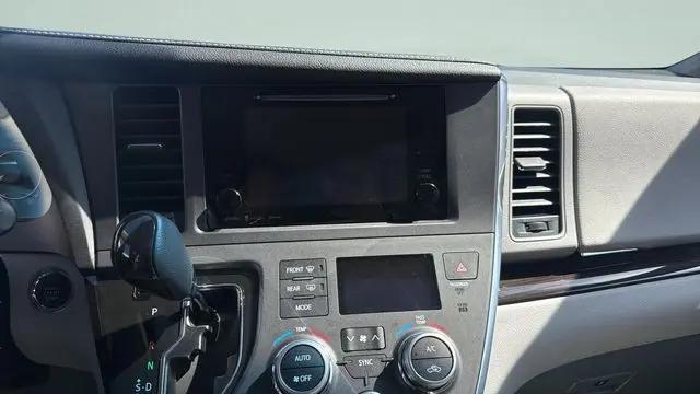 2017 Toyota Sienna XLE 8 Passenger
