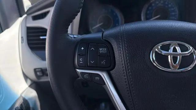 2017 Toyota Sienna XLE 8 Passenger