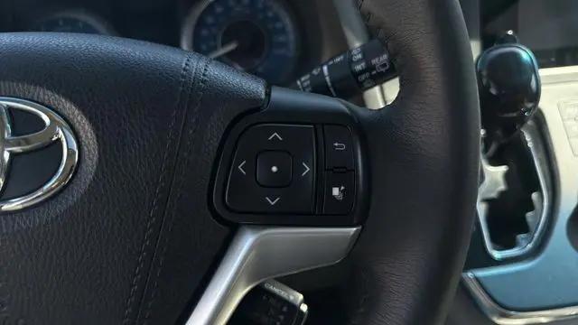 2017 Toyota Sienna XLE 8 Passenger
