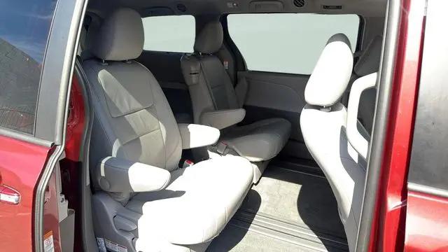 2017 Toyota Sienna XLE 8 Passenger