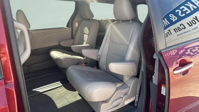 2017 Toyota Sienna XLE 8 Passenger