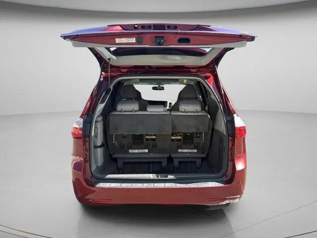 2017 Toyota Sienna XLE 8 Passenger