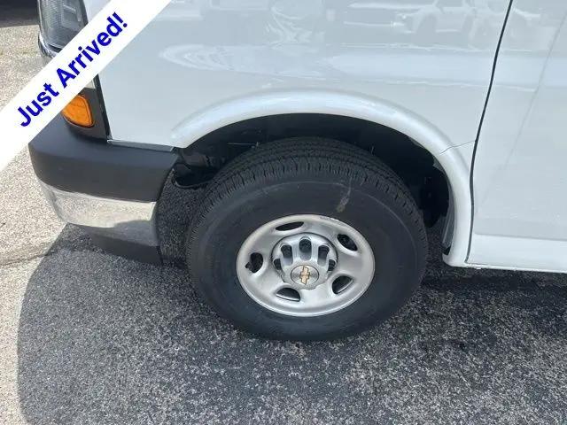 2026 Chevrolet Express Cargo Van 2500 Regular Wheelbase, WT, RWD