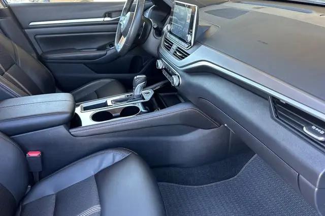 2025 Nissan Altima SR FWD