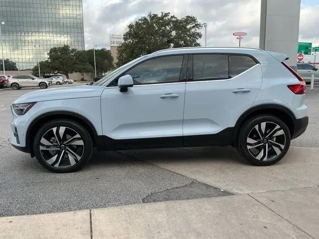 2024 Volvo XC40 B5 Ultimate Bright Theme