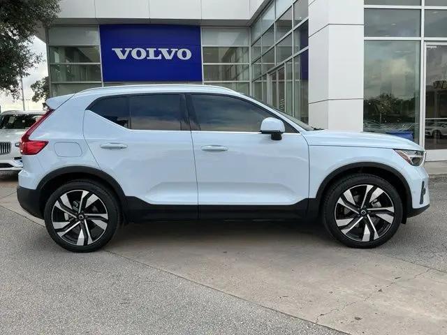 2024 Volvo XC40 B5 Ultimate Bright Theme