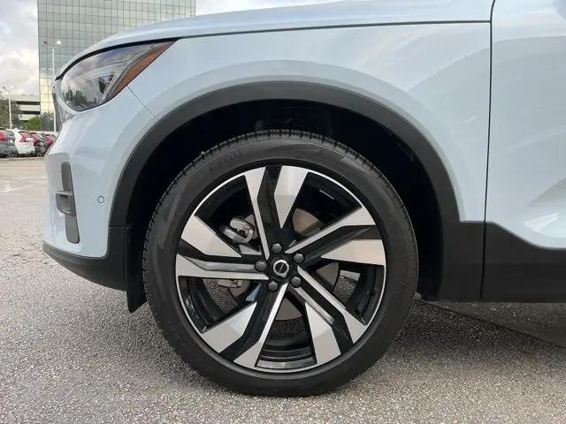 2024 Volvo XC40 B5 Ultimate Bright Theme