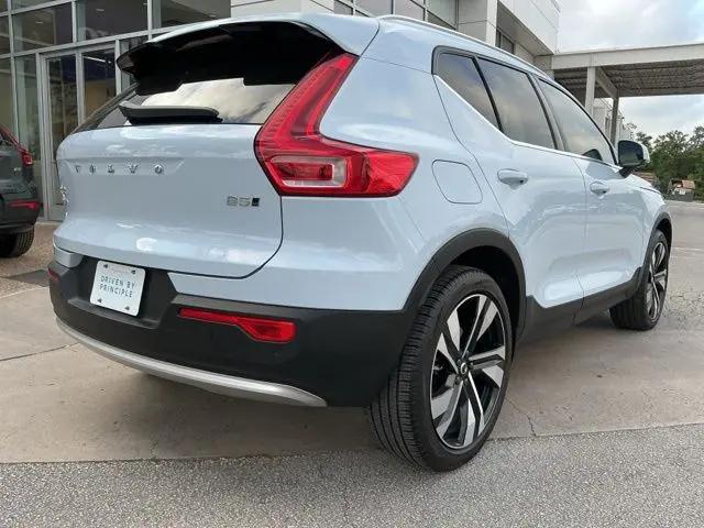 2024 Volvo XC40 B5 Ultimate Bright Theme