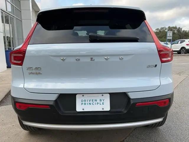 2024 Volvo XC40 B5 Ultimate Bright Theme
