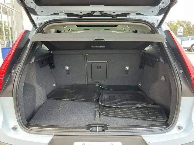 2024 Volvo XC40 B5 Ultimate Bright Theme
