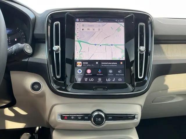 2024 Volvo XC40 B5 Ultimate Bright Theme