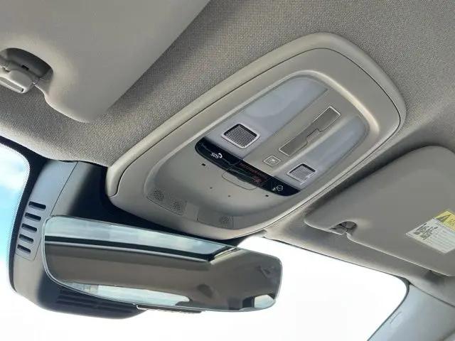 2024 Volvo XC40 B5 Ultimate Bright Theme