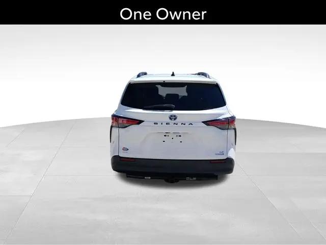 2021 Toyota Sienna LE