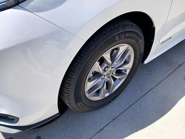 2021 Toyota Sienna LE