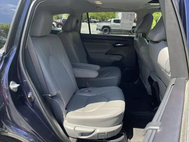 2023 Toyota Highlander Hybrid XLE
