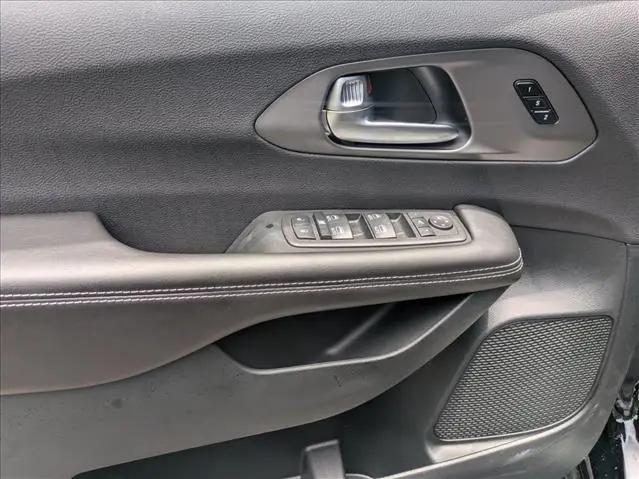 2027 Chrysler Pacifica Limited