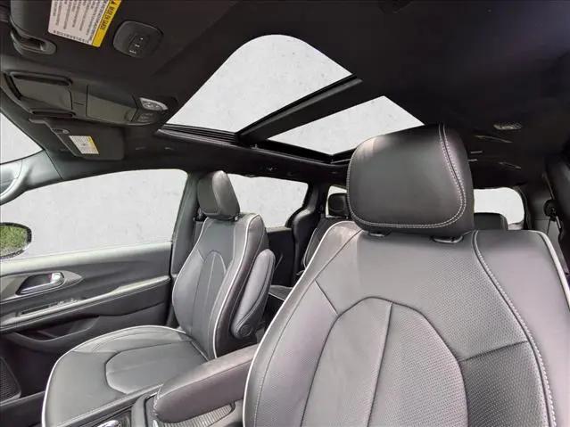2027 Chrysler Pacifica Limited