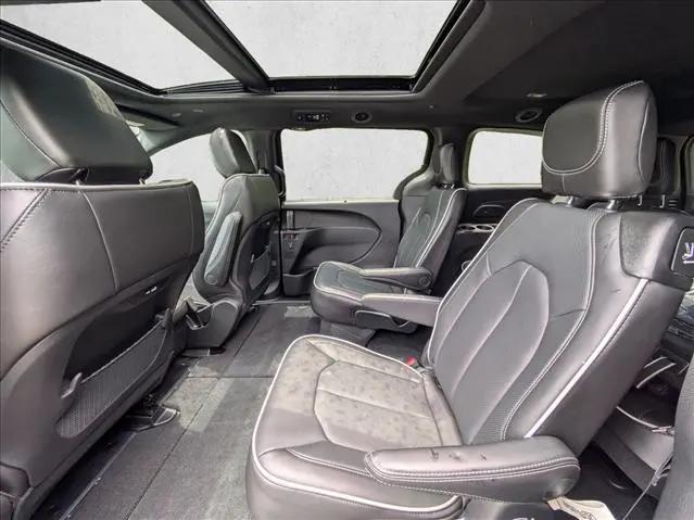 2027 Chrysler Pacifica Limited